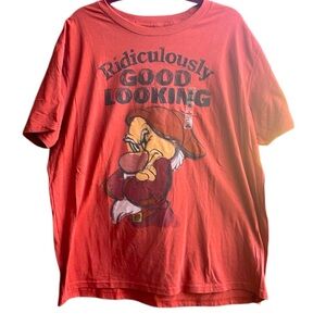 Disney Mens “Ridiculously Good Looking” Tee Shirt w/ Grumpy (NWOT)